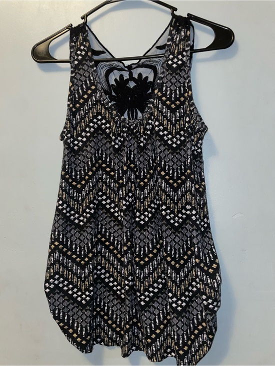Free Kisses Tops - Free Kisses Maternity Black and White Patterned Tank with Decorative. Size M